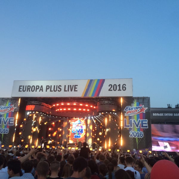 7/23/2016 tarihinde Vika L.ziyaretçi tarafından Europa Plus LIVE'de çekilen fotoğraf