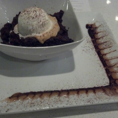 รูปภาพถ่ายที่ Crème Cupcake + Dessert โดย Kelly G. เมื่อ 9/22/2012