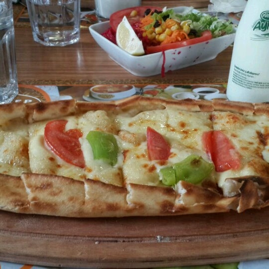 Foto tirada no(a) Mahlep Restaurant por Salih Ö. em 10/6/2016