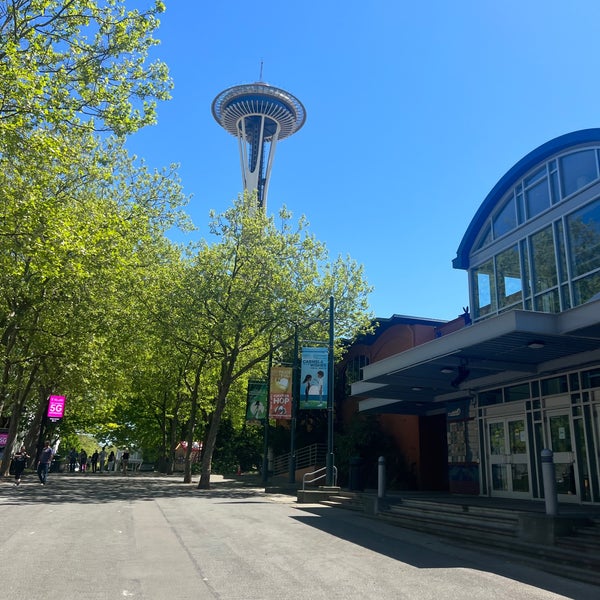 Снимок сделан в Seattle Center пользователем Brady D. 5/13/2023