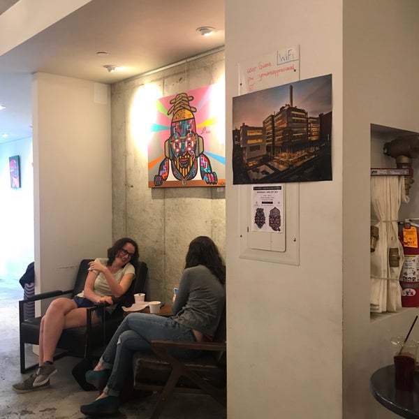 4/28/2018 tarihinde Laurenziyaretçi tarafından Dear Mama &amp; lama Coffee'de çekilen fotoğraf