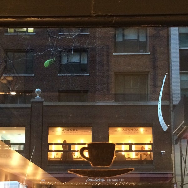 รูปภาพถ่ายที่ Ninth Street Espresso โดย Lauren เมื่อ 3/12/2015