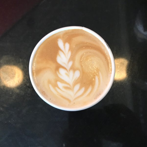Photo taken at Double Dutch Espresso by Lauren on 5/21/2017