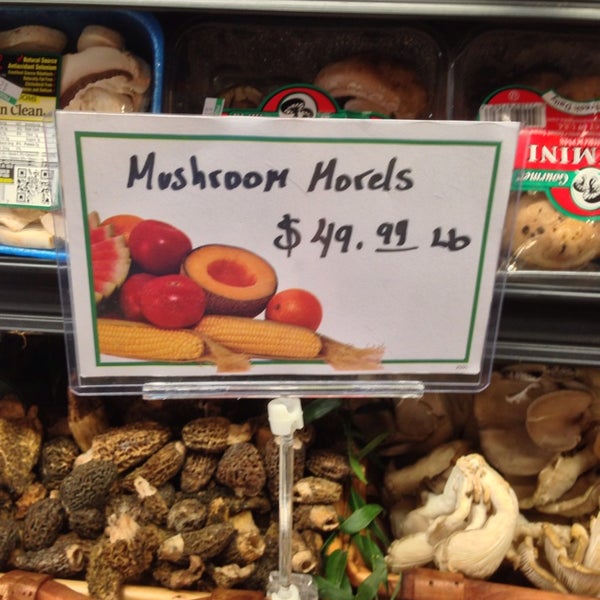 Foto diambil di Brooklyn Harvest Market oleh marc j. pada 6/9/2013