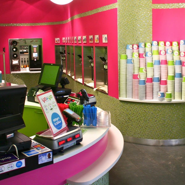 YoYo Frozen Yoghurt (Now Closed) Frozen Yogurt Shop in Ķīpsala