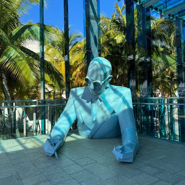 Foto tirada no(a) Miami Design District por Mohammad H em 12/31/2023
