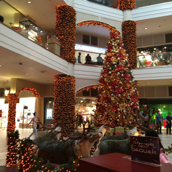 Foto scattata a Power Plant Mall da Lj D. il 12/26/2015