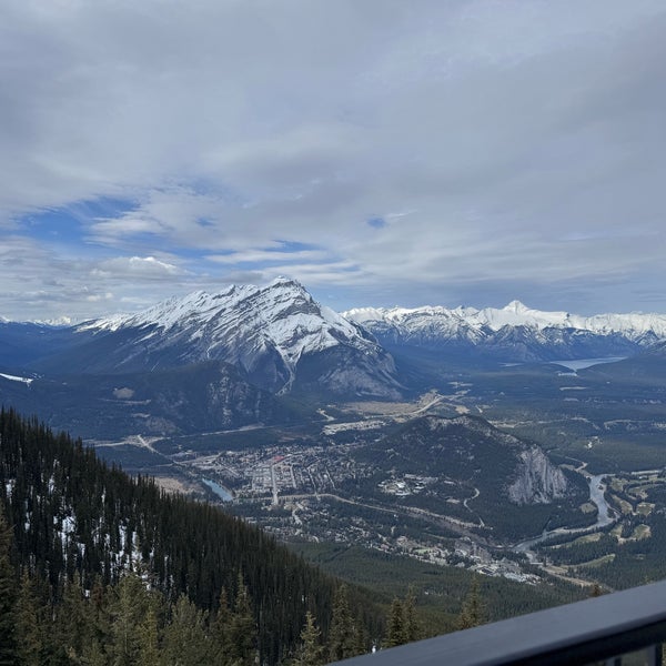 Foto tirada no(a) Banff Gondola por ESSA em 5/6/2024