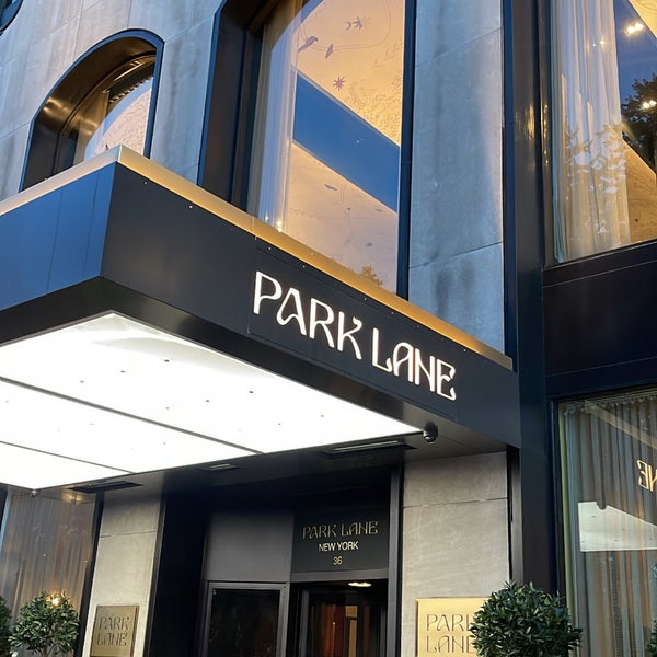 Foto tomada en The Park Lane Hotel  por Ali 9. el 7/1/2022