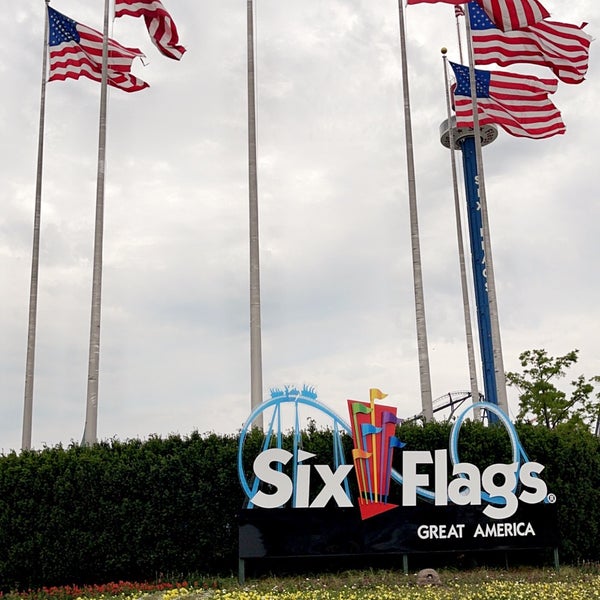 Foto tirada no(a) Six Flags Great America por F . em 6/10/2023