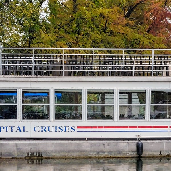 Foto tirada no(a) Capital Cruises por Bryan L. em 11/19/2022
