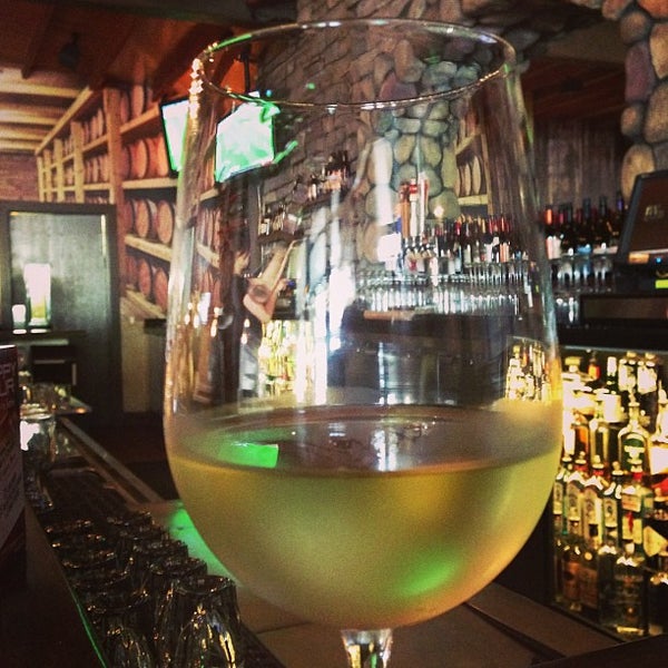 6/12/2013 tarihinde Ross T.ziyaretçi tarafından The Wine Bistro &amp; Whiskey Bar'de çekilen fotoğraf