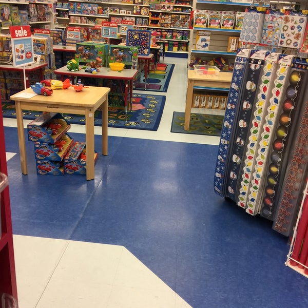 Learn store. Learn store. Хемлис магазин игрушек метрополис войковская тролли. Игрушки в метрополисе. Learn store.