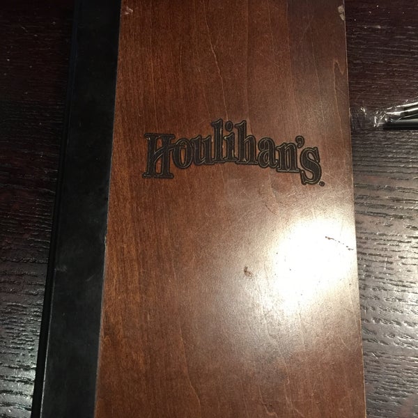 Photo taken at Houlihan&#39;s by Sulena R. on 6/10/2018