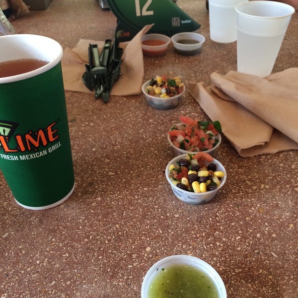 Foto tirada no(a) Lime Fresh Mexican Grill por Eduardo S. em 1/3/2015