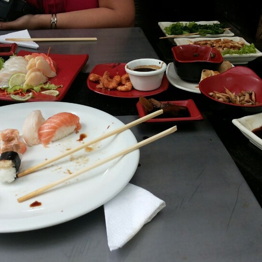 Foto diambil di Sushi San oleh Allan C. pada 6/1/2013