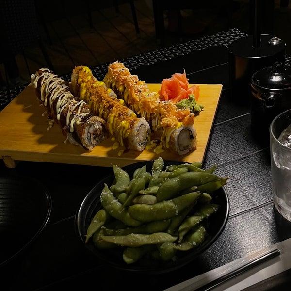 Foto diambil di Finding Sushi oleh abdullah🐆 pada 5/2/2024
