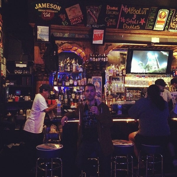 Foto tirada no(a) The Neighborhood Bar por Robot55 em 9/14/2012