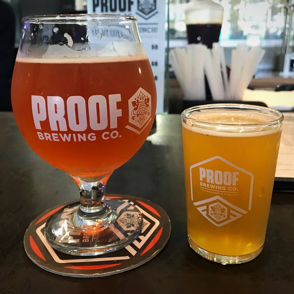 รูปภาพถ่ายที่ Proof Brewing Company โดย Mandy B. เมื่อ 6/22/2018