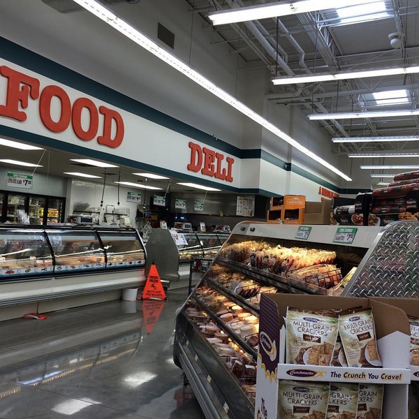WinCo Foods - 205 W 12th St
