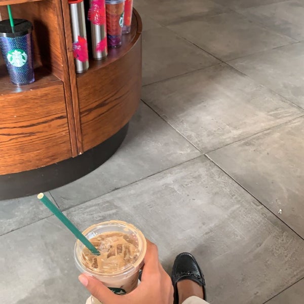 Photo prise au Starbucks par Alhanouf le5/19/2022