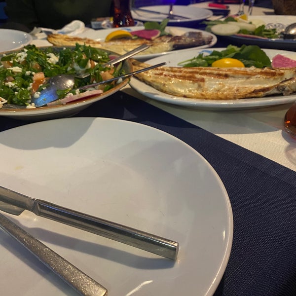 Foto scattata a Kalikratya Balık Restaurant da Aysu K. il 12/25/2021