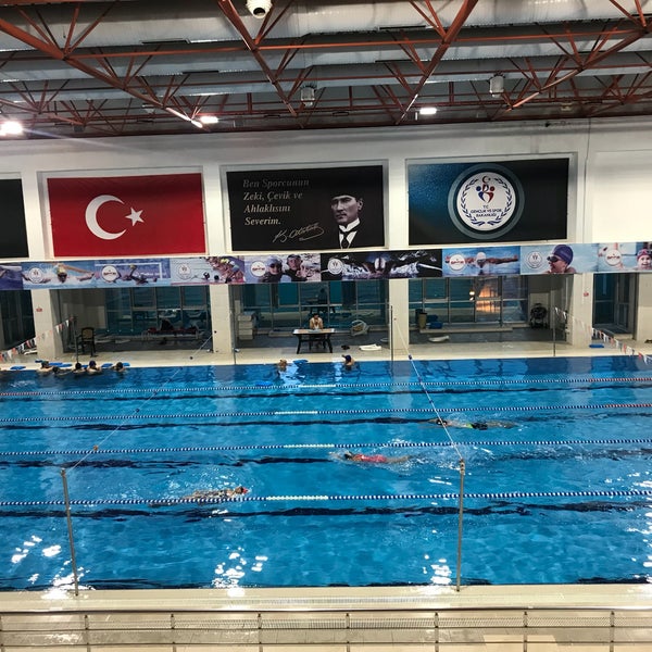 Foto tirada no(a) Burhan Felek | Yüzme Havuzu por Tevhide 3. em 7/24/2018