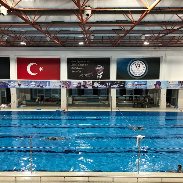 Foto tirada no(a) Burhan Felek | Yüzme Havuzu por Tevhide 3. em 8/28/2018