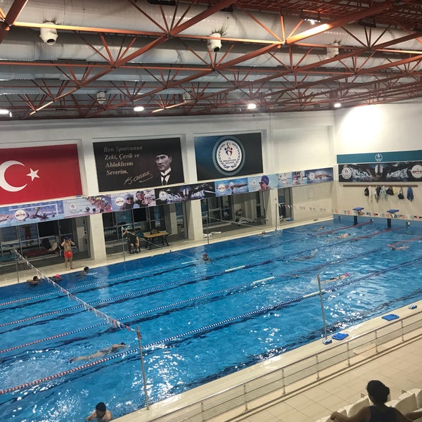 Foto tirada no(a) Burhan Felek | Yüzme Havuzu por Tevhide 3. em 8/16/2018