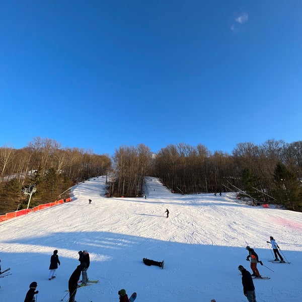 Photo taken at Shawnee Mountain Ski Area by Nishit R. on 2/19/2022