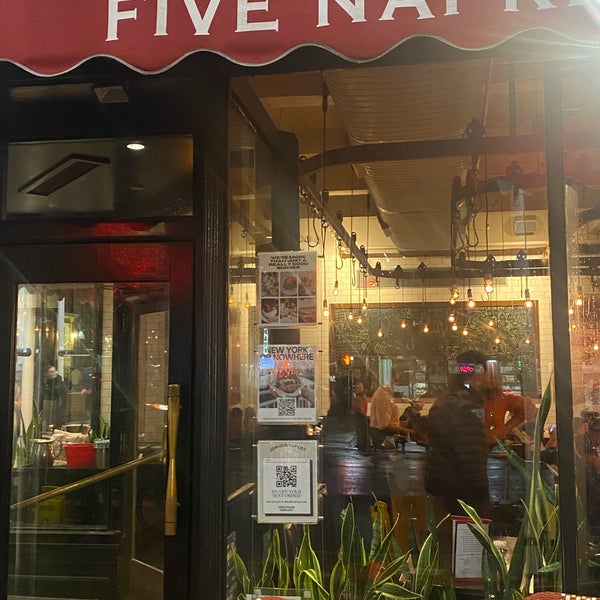 10/14/2022 tarihinde Abdullahziyaretçi tarafından 5 Napkin Burger'de çekilen fotoğraf