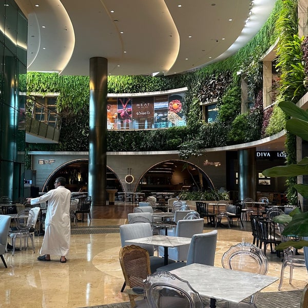 Foto tomada en 360° Mall  por Bandar A. el 4/7/2024