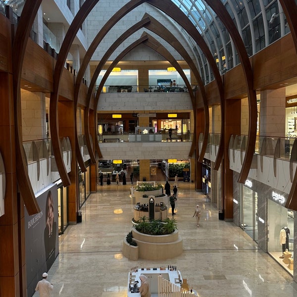 รูปภาพถ่ายที่ 360° Mall โดย Bandar A. เมื่อ 4/7/2024