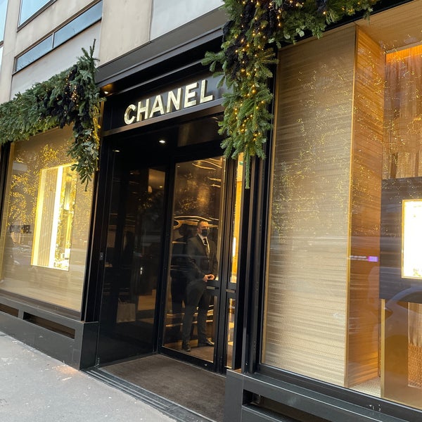 CHANEL - Boutique in Champs-Élysées