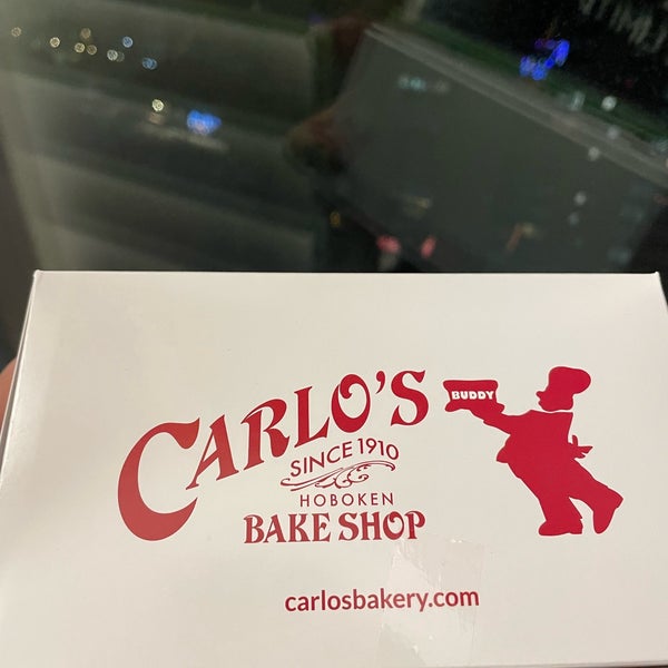 Снимок сделан в Carlo&#39;s Bake Shop пользователем Ahmad Farit M. 1/13/2022