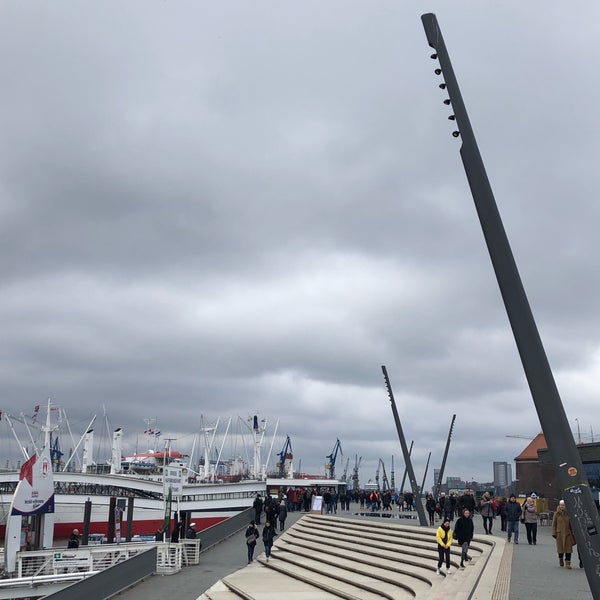 Das Foto wurde bei Überseebrücke von Annisa A. am 4/1/2018 aufgenommen