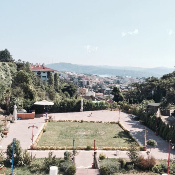 Foto tomada en Tarabya Bahçe  por İpek Sena Ş. el 8/30/2015