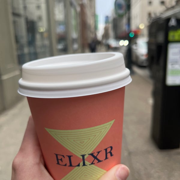 2/24/2022 tarihinde Katarina J.ziyaretçi tarafından Elixr Coffee Roasters'de çekilen fotoğraf