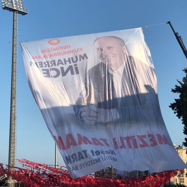 รูปภาพถ่ายที่ Mersin Tevfik Sırrı Gür Stadı โดย Yusuf T. เมื่อ 6/20/2018