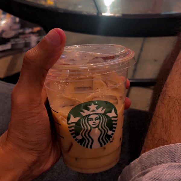 Foto diambil di Starbucks oleh Mohammed pada 5/15/2022