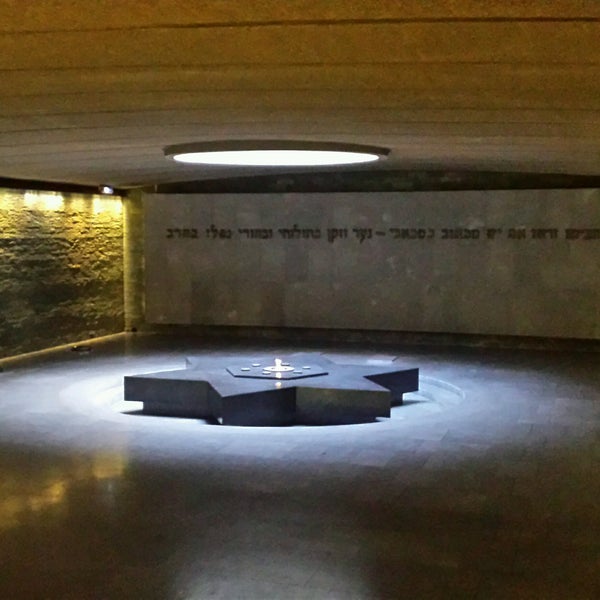 2/19/2017 tarihinde Greggg G.ziyaretçi tarafından Mémorial de la Shoah'de çekilen fotoğraf