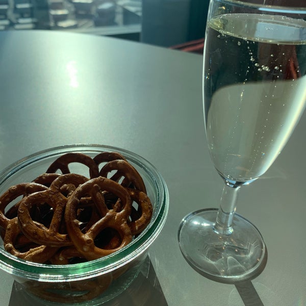 Photo taken at Austrian Airlines Business Lounge | Non-Schengen Area by Ivan H. on 2/17/2019
