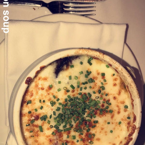 Photo taken at Delmonico Steakhouse by Mohammed on 11/4/2018