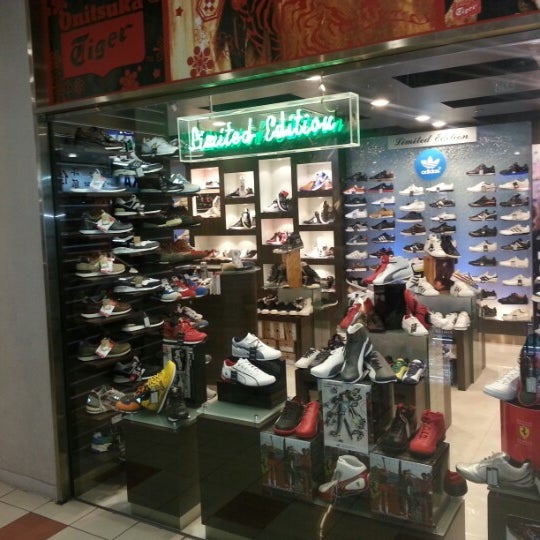 peninsula plaza sports shoes