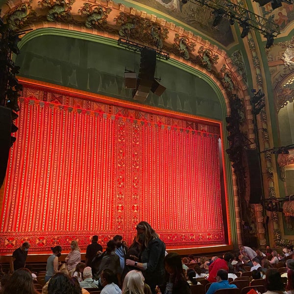 Foto diambil di New Amsterdam Theater oleh Ree ❄️ pada 6/11/2022