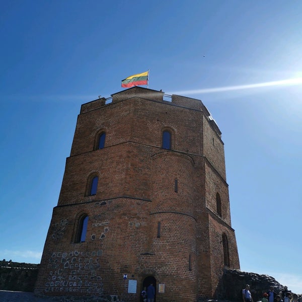 รูปภาพถ่ายที่ Gedimino Pilies Bokštas | Gediminas’ Tower of the Upper Castle โดย Sonchik เมื่อ 7/29/2022