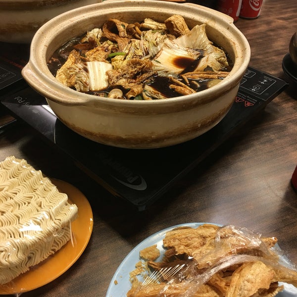 5/12/2017にkexuantingtingがQi Wei Chicken Claypot 奇味鸡煲で撮った写真