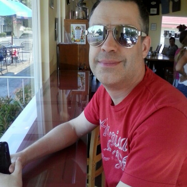 Photo taken at Buttercloud Bakery &amp; Cafe by Diogo on 8/17/2013