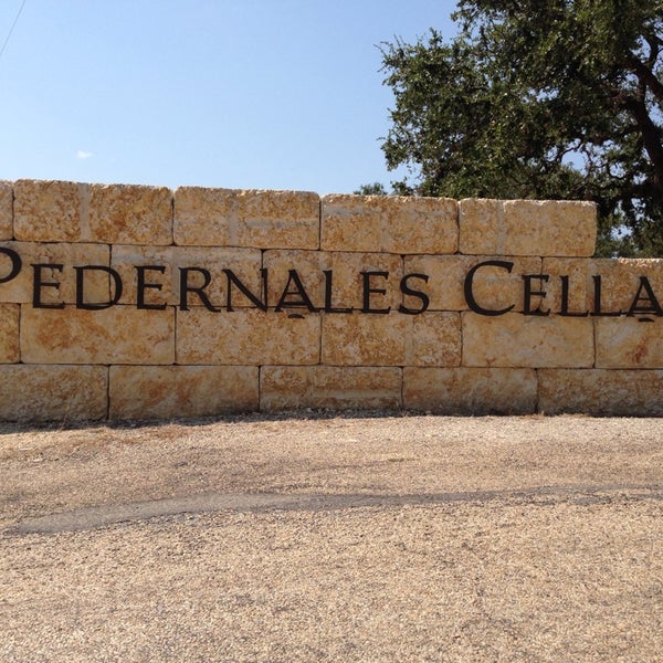 รูปภาพถ่ายที่ Pedernales Cellars โดย Jessi F. เมื่อ 9/1/2013