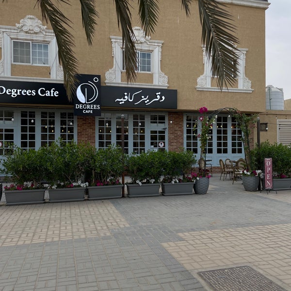 Das Foto wurde bei Degrees Cafe von Fahad .. am 11/24/2022 aufgenommen